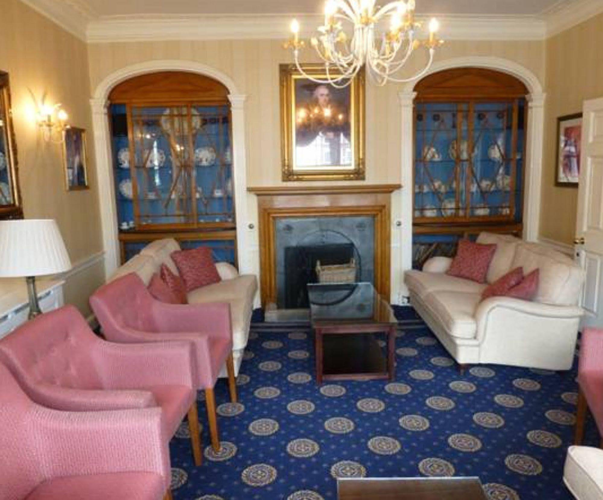 The Bear Hotel ديفايزيس المظهر الخارجي الصورة
