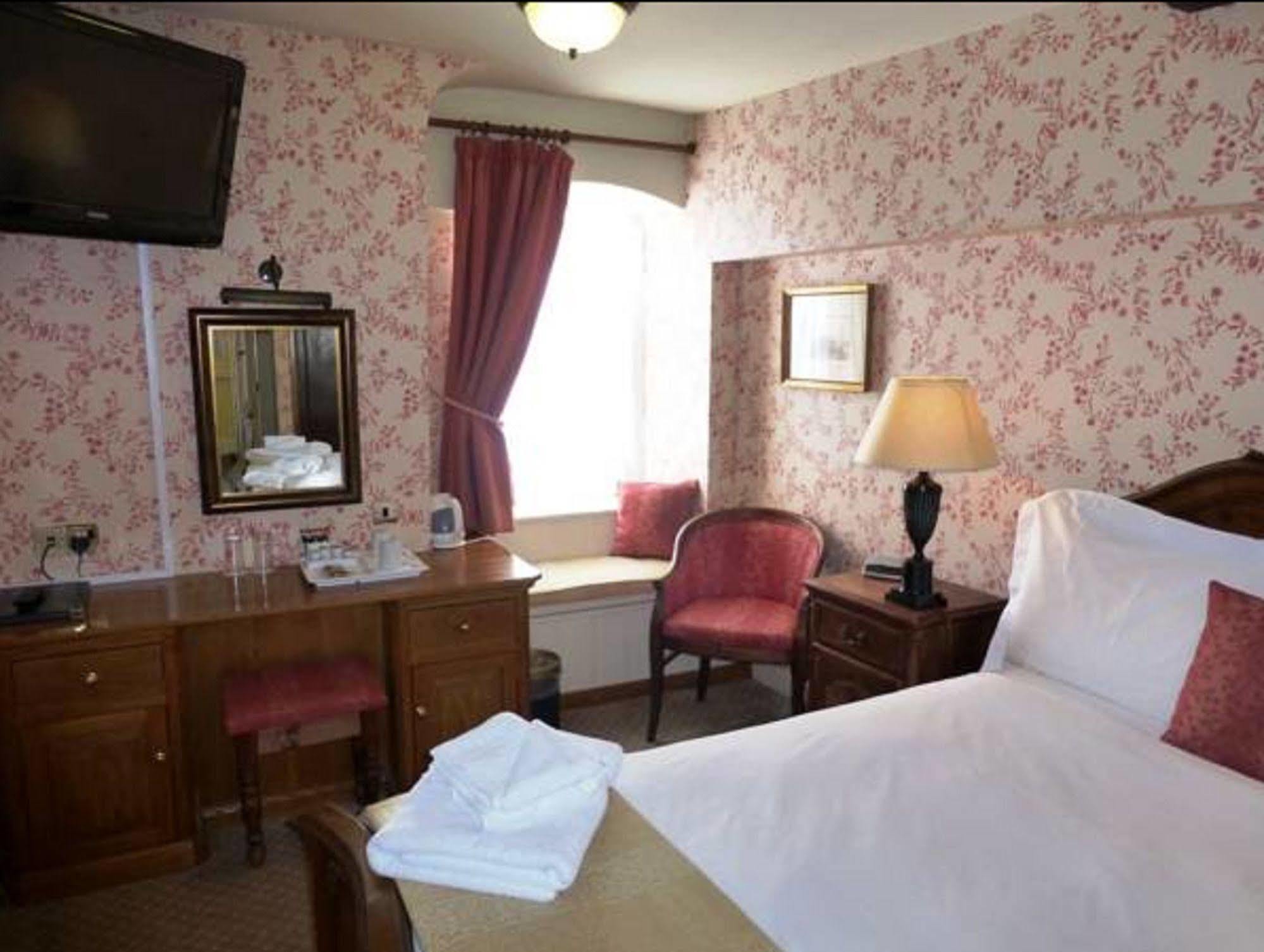 The Bear Hotel ديفايزيس المظهر الخارجي الصورة