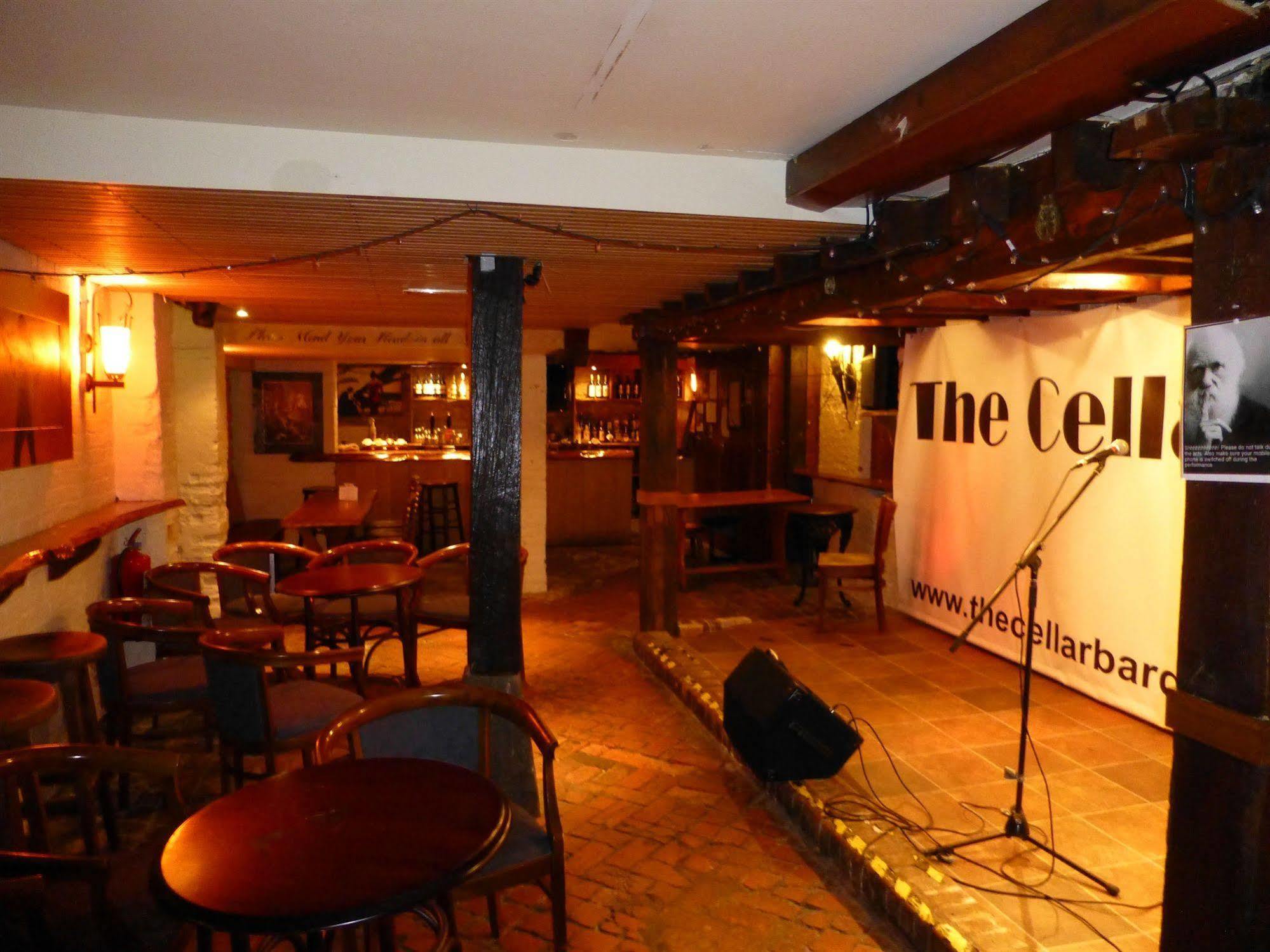 The Bear Hotel ديفايزيس المظهر الخارجي الصورة