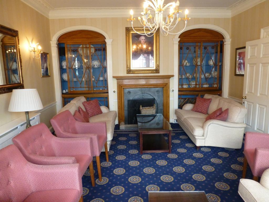 The Bear Hotel ديفايزيس المظهر الخارجي الصورة